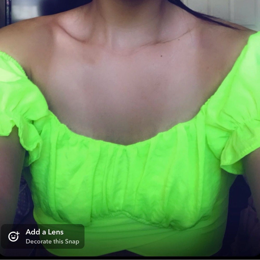 Neón green crop top! - Picture 4 of 5